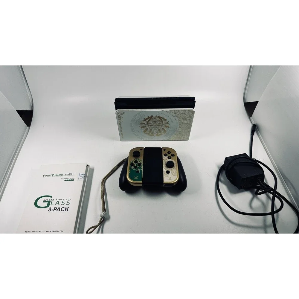 Nintendo Switch OLED - Zelda Tears of the Kingdom Edition. READ (Joy-Con issue)